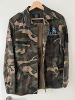Oversized Jacke/Hemd im Camouflage-Muster von Bershka Hessen - Kassel Vorschau
