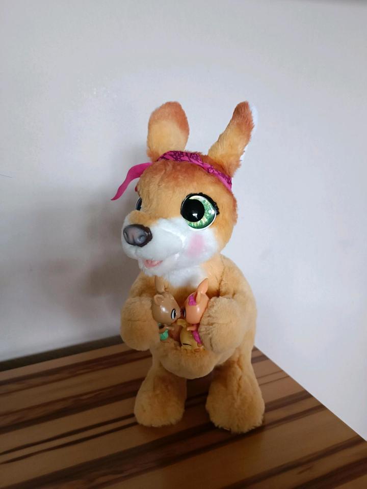 FurReal Josie interaktives Känguru Hasbro Kuscheltier Kinder in Hohenpolding