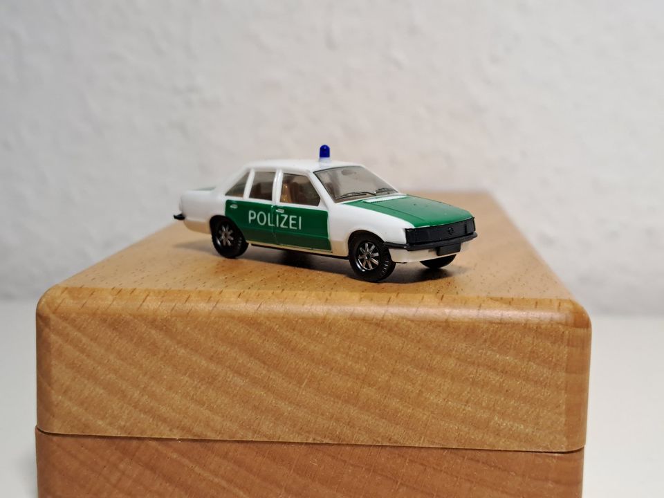1:87 H0 5x Polizei VW BMW Mercedes Audi Opel Panzer Wiking Herpa in Kassel