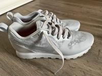 Nike Spitze Sneaker Turnschuhe wie neu 38 Blogger Rheinland-Pfalz - Hachenburg Vorschau