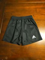 ** S Kurze Sport Hose Sporthose von Adidas gr. 128-7/8 schwarz Bayern - Krailling Vorschau