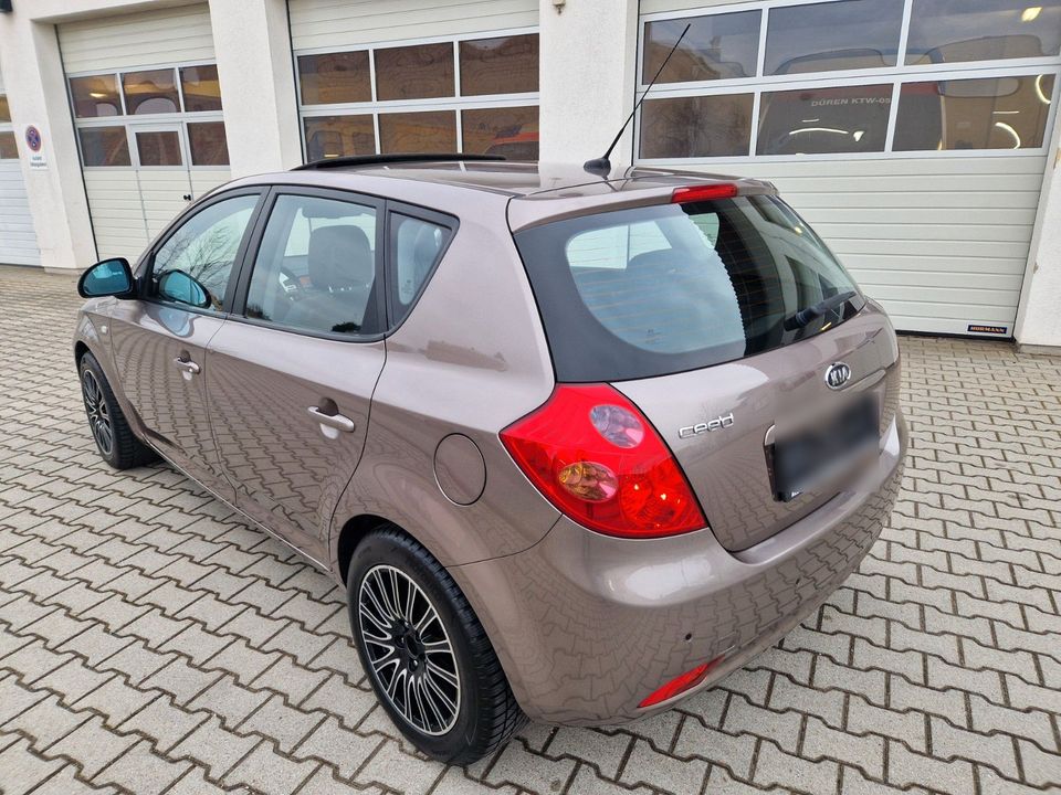 Kia Ceed 2.0 CVVT TX/Automatik/Tüv/Scheckheft in Düren