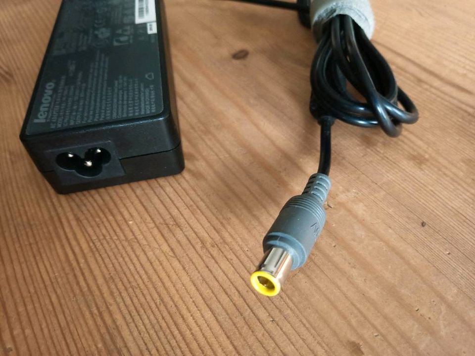 Laptop Netzteil Ladekabel Lenovo in Straelen