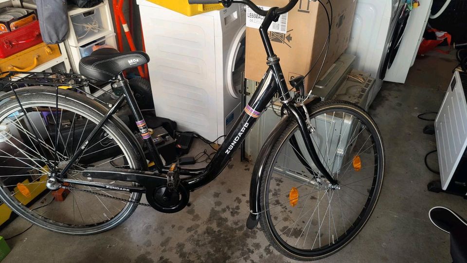 28 Zoll Damen Fahrrad in Langen (Hessen)