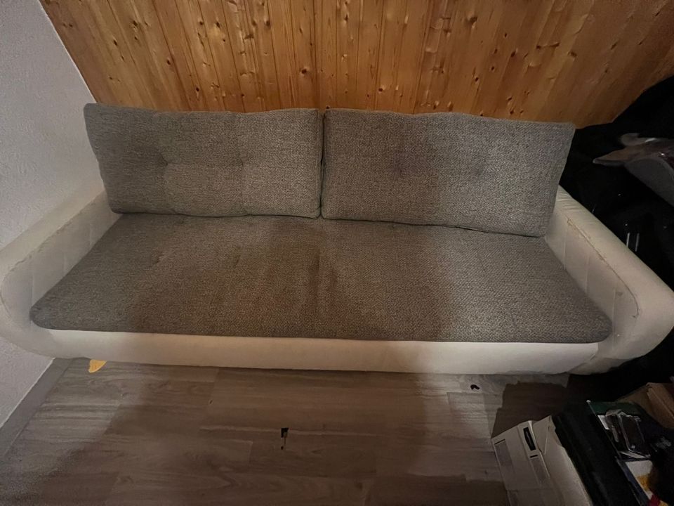 Sofa in grau/weiß mit Stauraum drunter zu verkaufen in Stuttgart