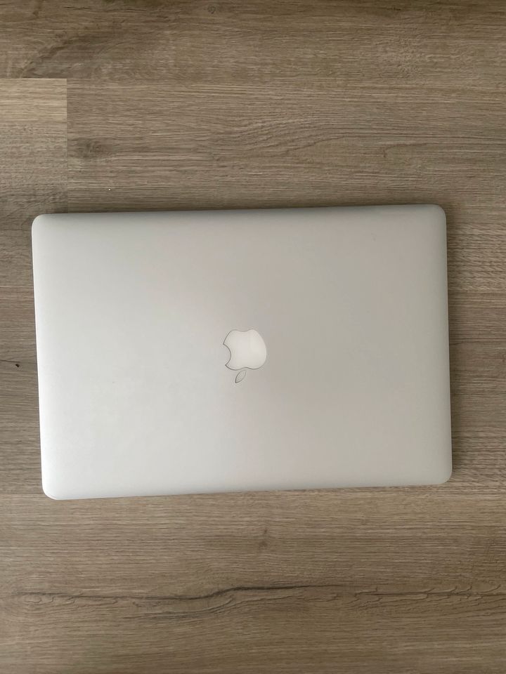 Apple MacBook Pro  15 Zoll in Leipzig