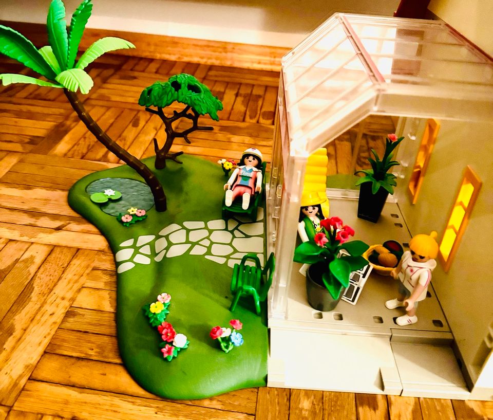 Playmobil Citylife Wohnhaus 4279 mit richtig viel Zubehör in Eltville