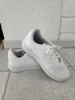 Sneaker Sportschuhe Uni Weiss Gr 38 Neuwertig Baden-Württemberg - Remseck am Neckar Vorschau