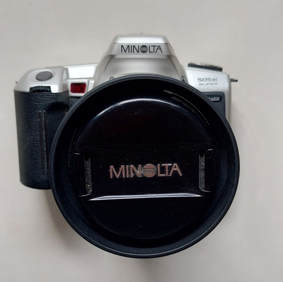 Minolta Dynax 505 si Spiegelreflexkamera mit 28-80mm Objektiv in Lüdenscheid