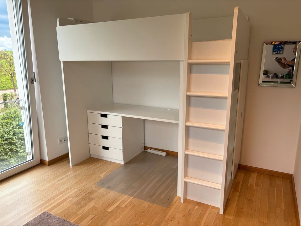 IKEA STUVA Kinderzimmer Hochbett, Schreibtisch und Kleiderschrank in Potsdam