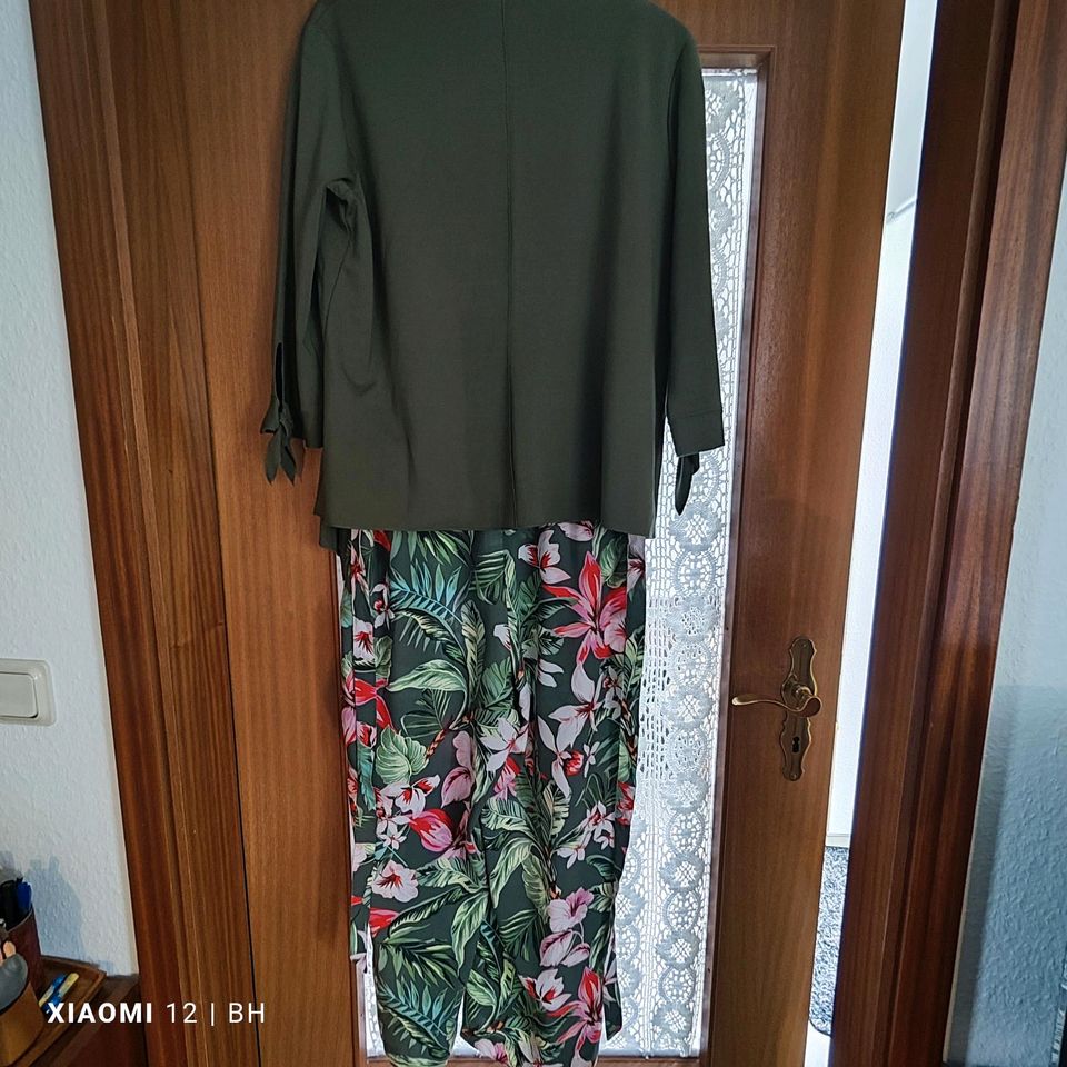 Jumpsuit m. Jacke  Gr.44 (Zero ) Flowerpower in Bergen auf Rügen