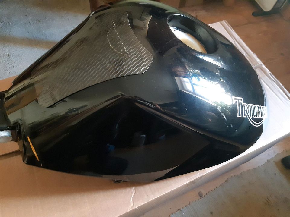 Triumph Speed Triple 1050 Tank 05 bis 07 515nj in Leipzig