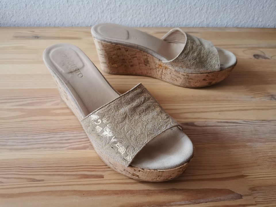 2 Paar Mules Pantoffeln Wedges Gr. 40 made in Italy gold beige in Singen