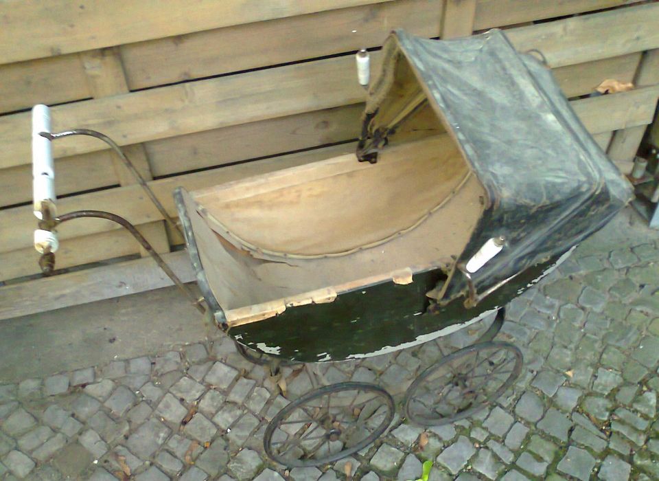 Antiker Puppenwagen in Berlin