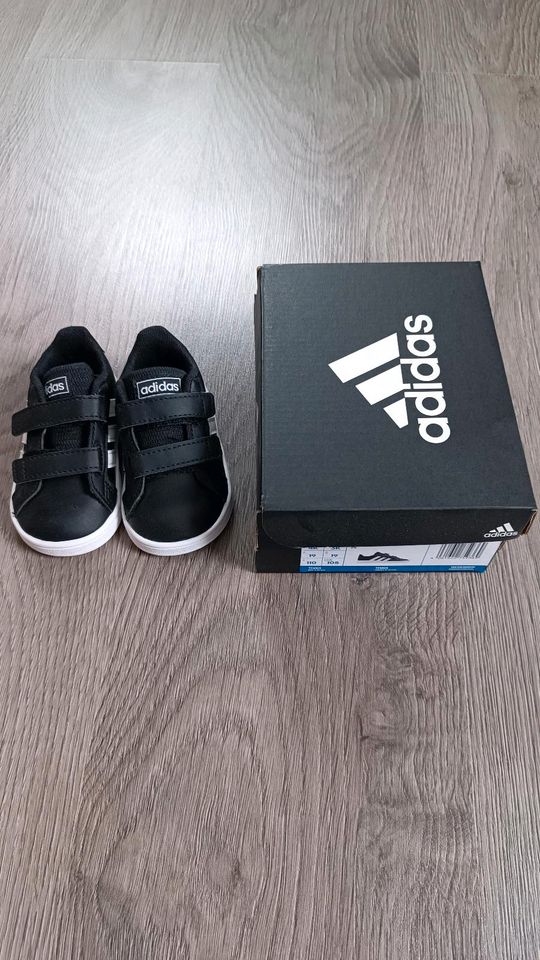 Adidas Kinderschuhe/ Babyschuhe Größe 19 in Linnich