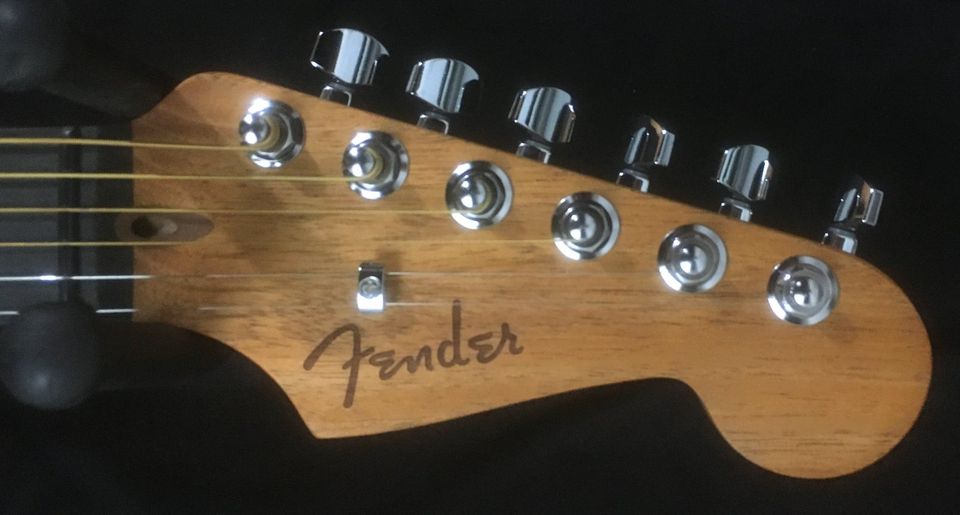 FENDER AMERICAN ACOUSTASONIC STRATOCASTER SUNBURST, NEU in Duisburg