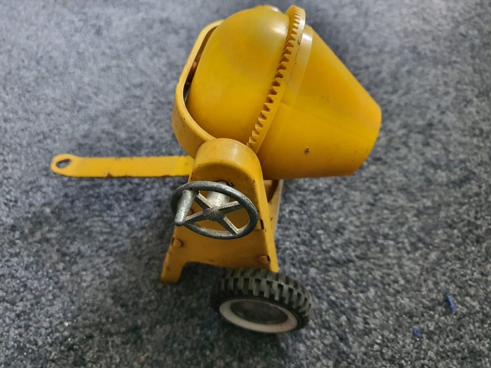 gelbe Ford Betonmischmaschine Ny-LINT Toys,  altes Blechspielzeug in Landshut
