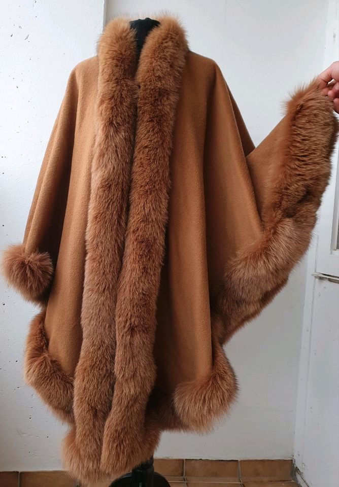 Kaschmir Woll Poncho braun Echtfell Pelz Fuchs Cape Mantel Jacke in Hof (Saale)