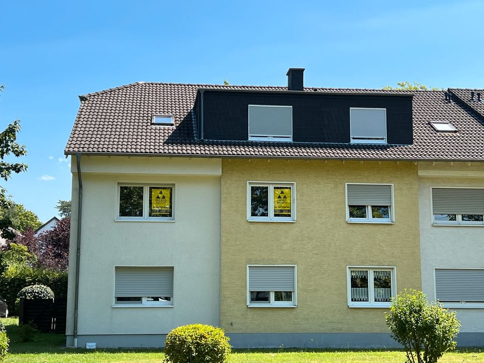 BONN BEUEL TOP 3-Zimmer Wohnung im 1.OG, ca. 90 m²  Wfl., Einbauküche, Balkon, Gäste-WC, Stellplatz. in Bonn