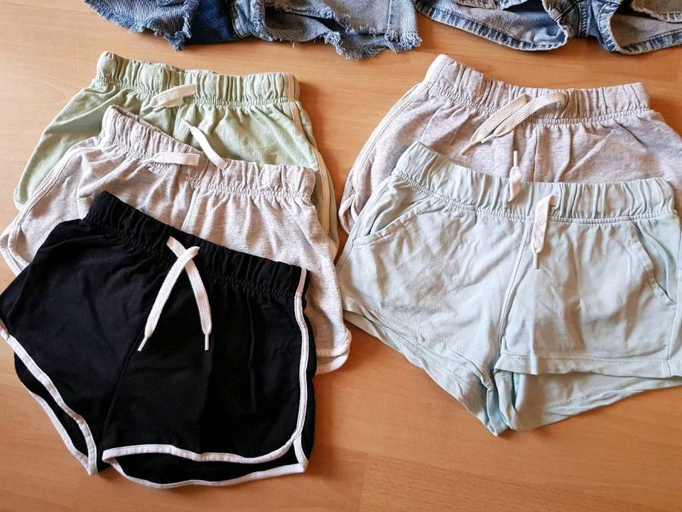 Mädchen Paket 140 Sommer Shorts Jumpsuit Shirts Blusen H&M Zara in Dresden