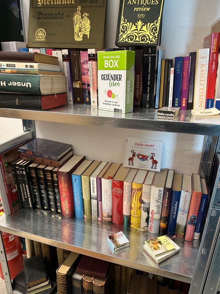 Bücher alle möglichen Genre neuwertig günstig abzugeben in Schwerin