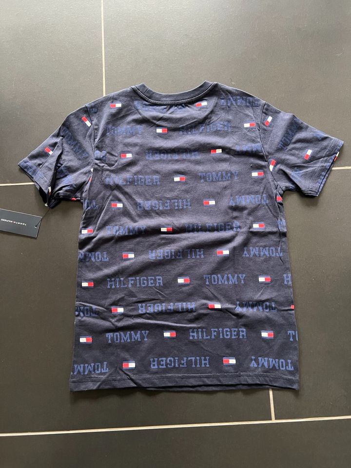 Tommy Hilfiger T-Shirt Oberteil Größe 8/10 ca 140 in Mannheim