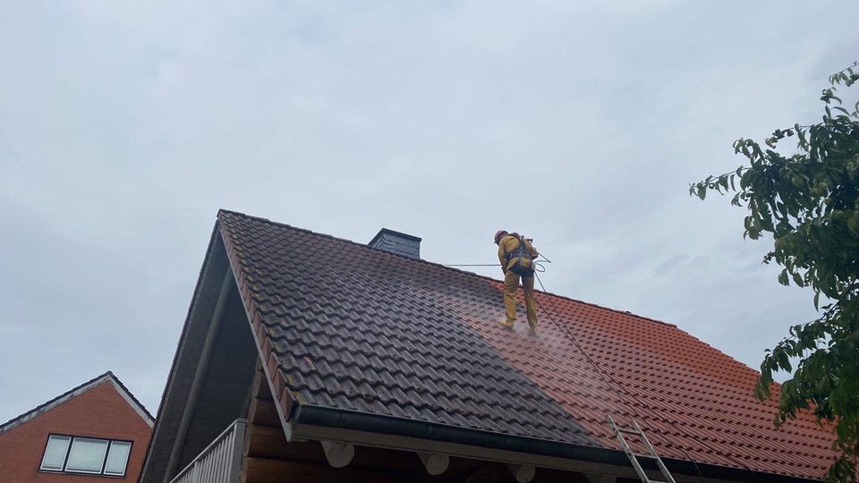 Dachreinigung Dachbeschichtung Pflastersteine reinigung in Plön 