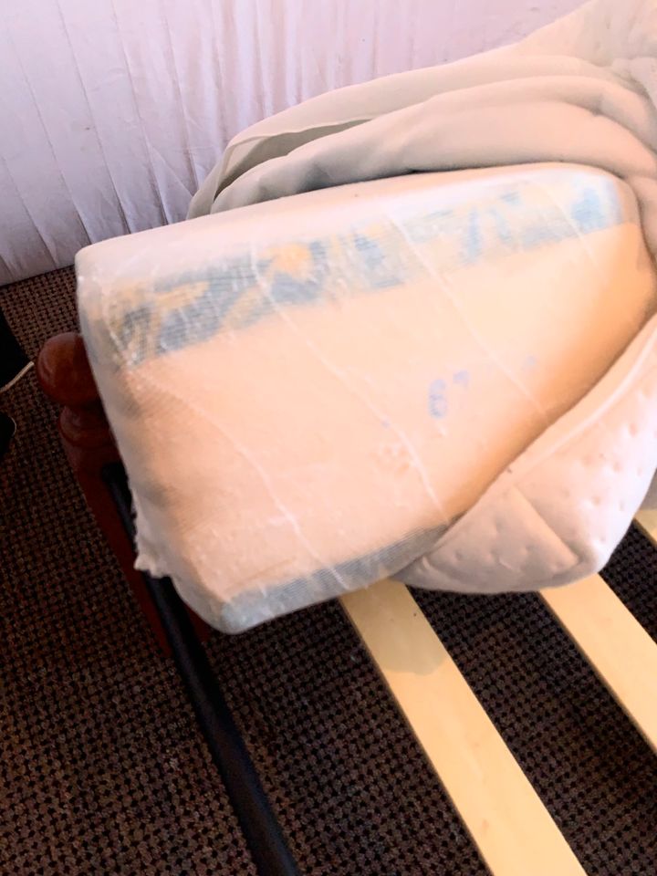 Einzelbett mit Matratze für 60€zusammen in Herten in Herten