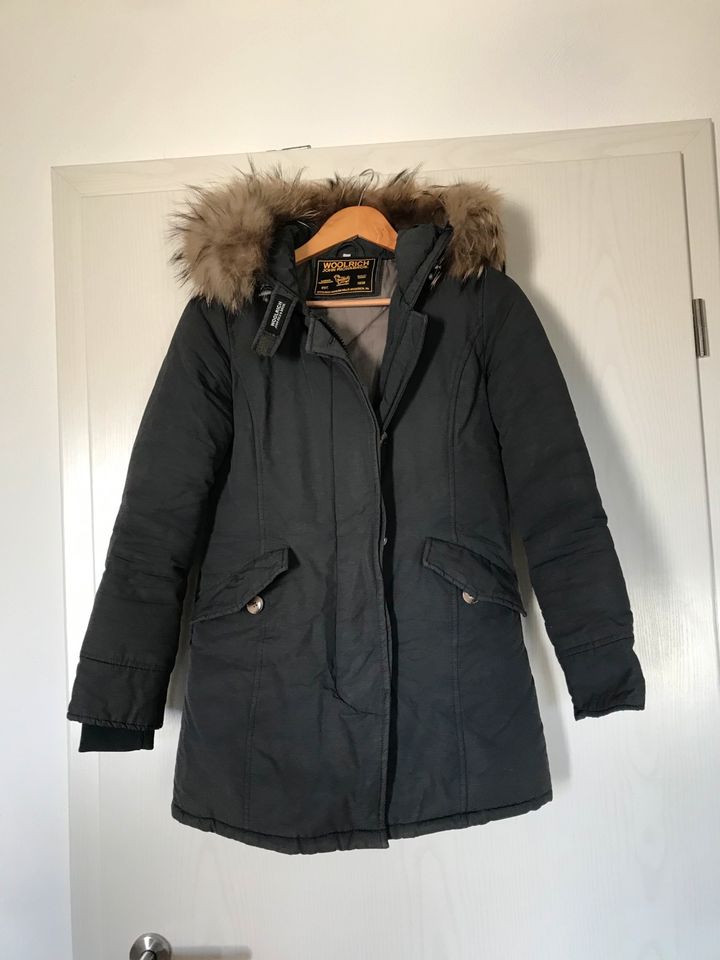 Woolrich Parka blau mit Echtfellkragen in Kasendorf