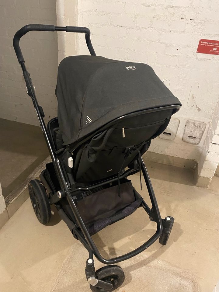 Britax Go Next Kinderwagen Babywanne Sportsitz mit viel Zubehör in Hamburg