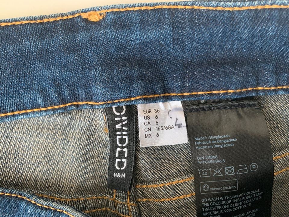 H&M Divided Jeans Short Gr.36 in Wernau