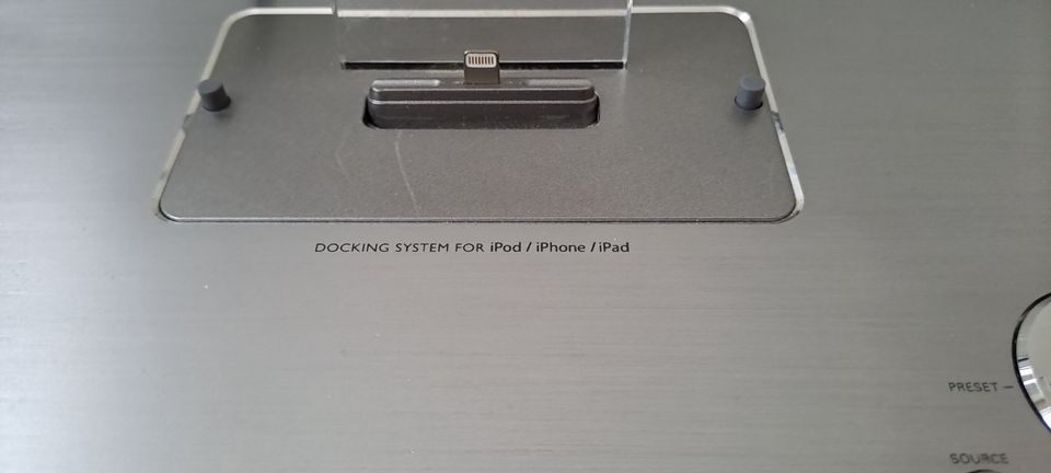 Philips Dockingstation mit Radiowecker für iPod iPad iPhone in Friedberg
