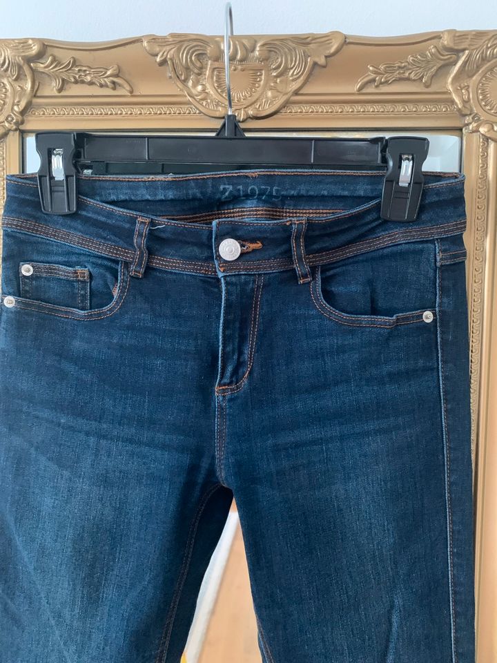 ZARA Röhre Jeans,slim/fit,Gr.36/S,Stretch,dunkel blau in München