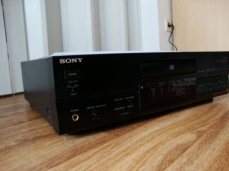 SONY CD Player CDP-X 303 ES mit BDA,FB in Neuötting