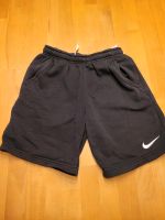 Nike Sommerhose mit Reißverschluss Hosentaschen Größe 137 - 147 M Baden-Württemberg - Lauffen Vorschau