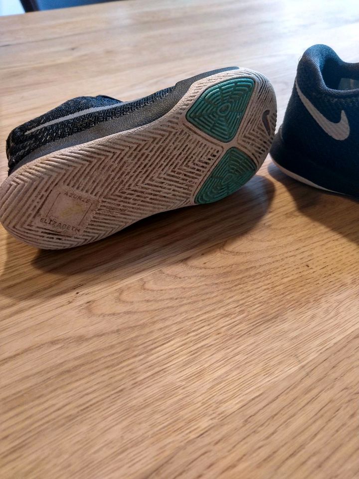 Nike Schuh // Baby, Kleinkind Gr. 23,5 in Miltenberg