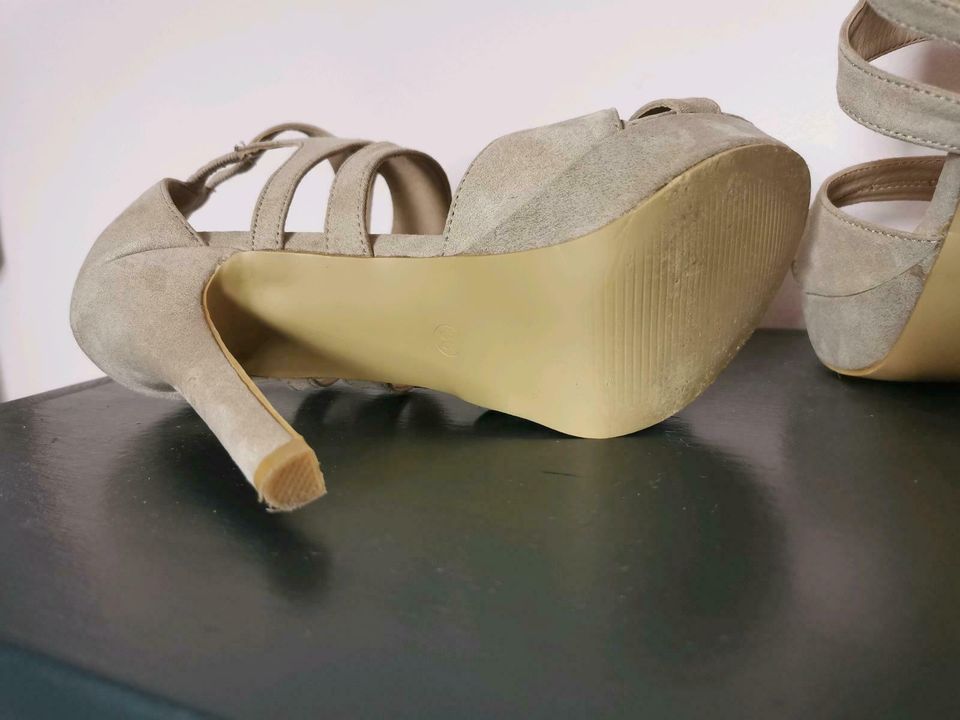 Beige Plateau Peeptoe-Highheels Gr. 38 | 12cm Absatz in Heßdorf