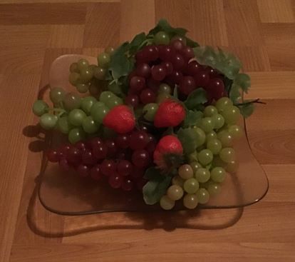 Glasschale + Kunstobst Erdbeeren Weintrauben Lebensmittelattrappe in Kleinblittersdorf