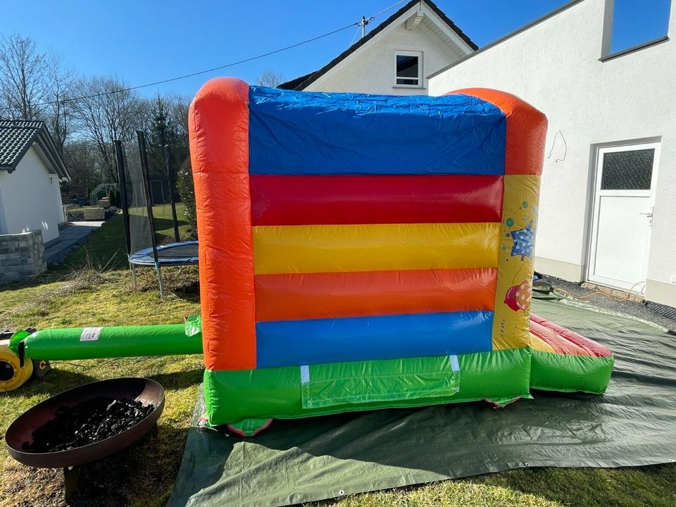 Hüpfburg mieten Happy Ballon Mini für kleinen Garten in Großholbach