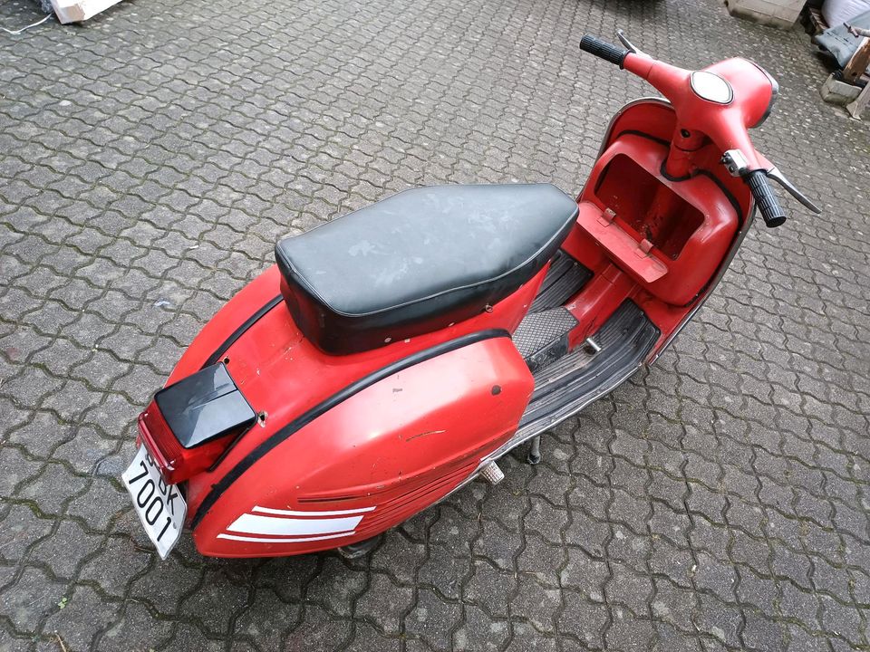 Piaggio Motovespa 160 GT, rot lackiert, Motor läuft in Pfinztal