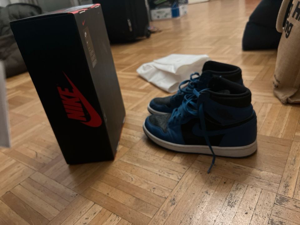 Air Jordan 1 high og dark marina blue Gr.40,5 in München