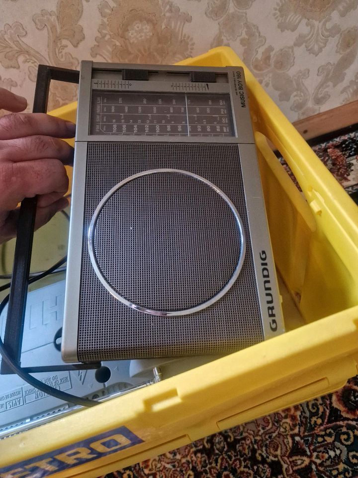 Kiste voll mit Philips Radios   Radio Sammlung in Ritterhude