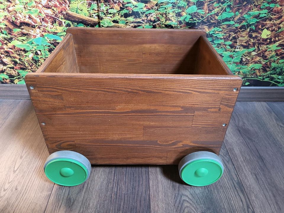 Wagen Ikea Flisat Spielzeugwagen in Irxleben