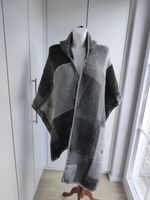 Handmade Cape Poncho Überwurf mit Kapuze Lana Grossa Nordrhein-Westfalen - Königswinter Vorschau