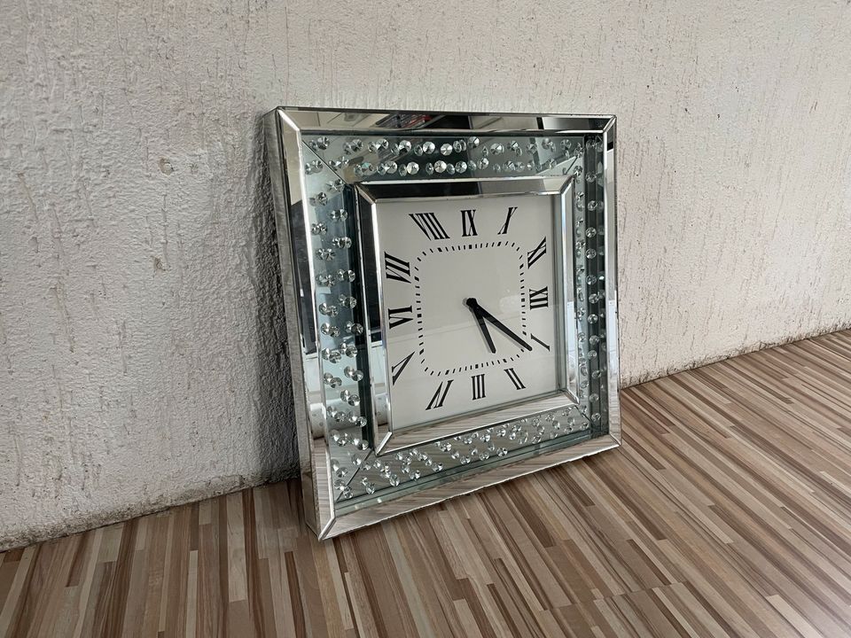 Quadrat Wanduhr, Diamant Spiegel Stil 50x50 Silber Weiß in Bischofsheim