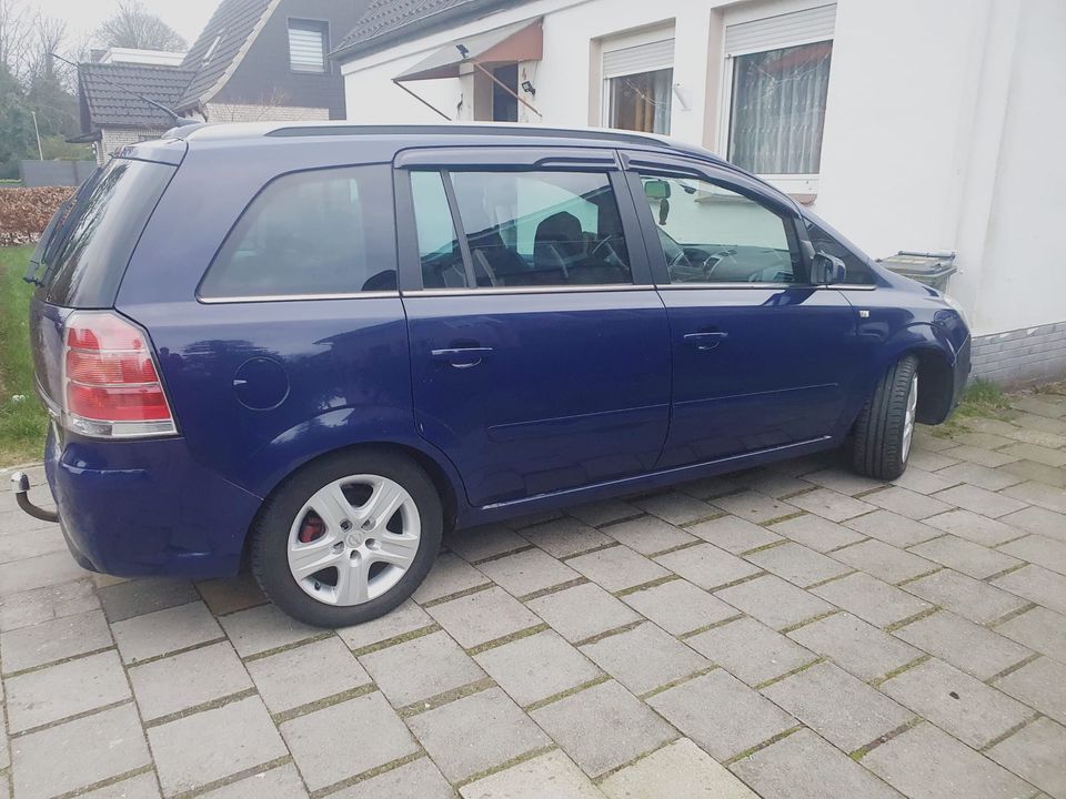 Opel  Safira  7 Setzer 1,9 CDTI in Westerstede