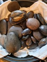 Hot Stones mit Wärmegerät Massagesteine Niedersachsen - Wustrow (Wendland) Vorschau