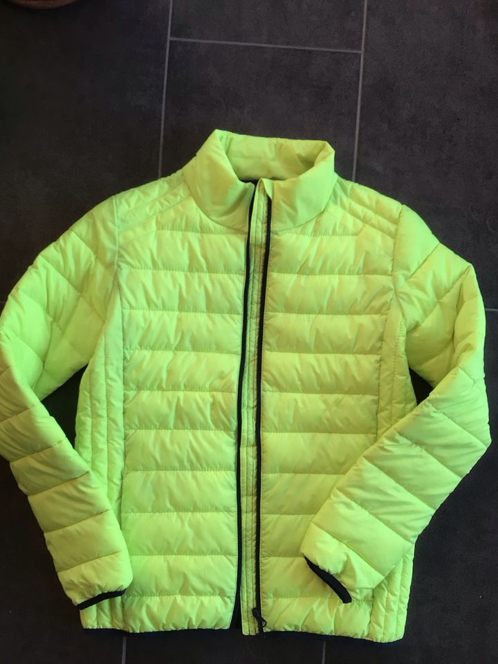 S.Oliver Jungen Steppjacke Übergangsjacke Jacke Gr. 176 Neon Gelb in Essingen