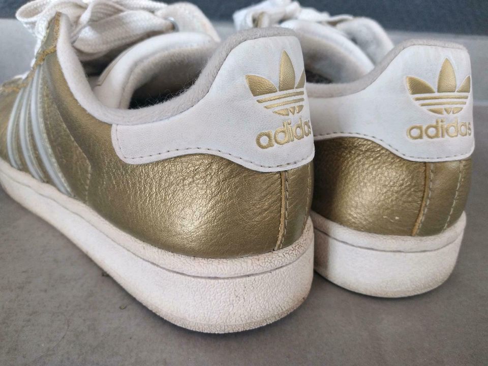 Adidas Sneaker 38 gold Damen Schuhe superstar in Petersberg