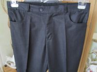 schicke schwarze taillierte Hose Anzughose Jungenhose slim gr.M Hessen - Wölfersheim Vorschau